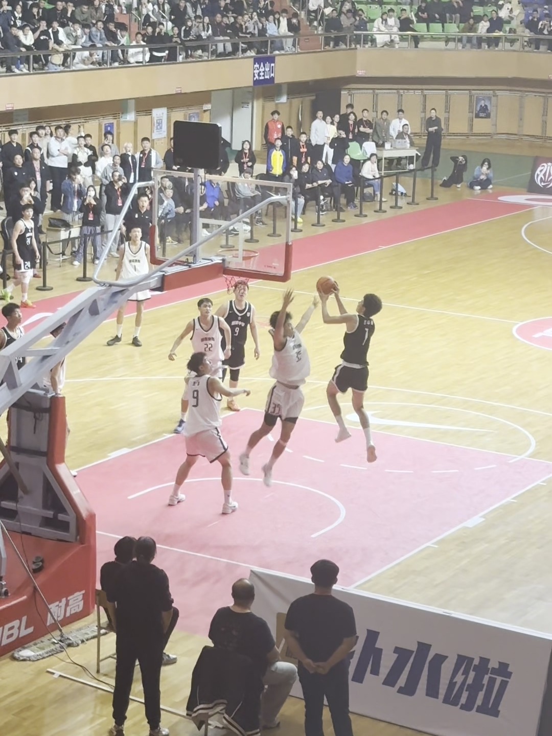 凭借一波浙江队，全国篮球锦标赛成功绝杀，现场全场沸腾的简单介绍