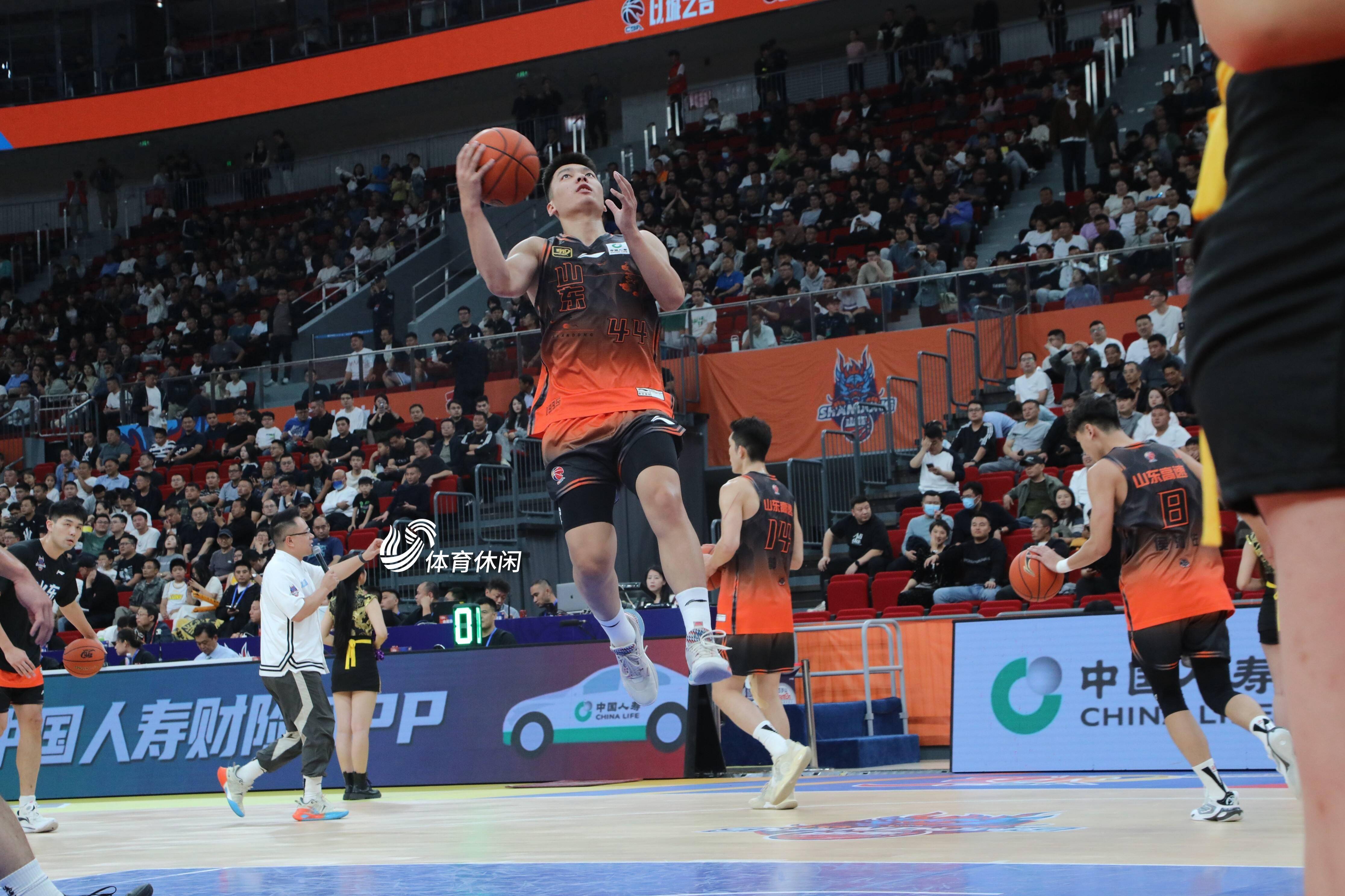 在深圳队赛场上演中超，爆冷，引发教练席炸锅的简单介绍