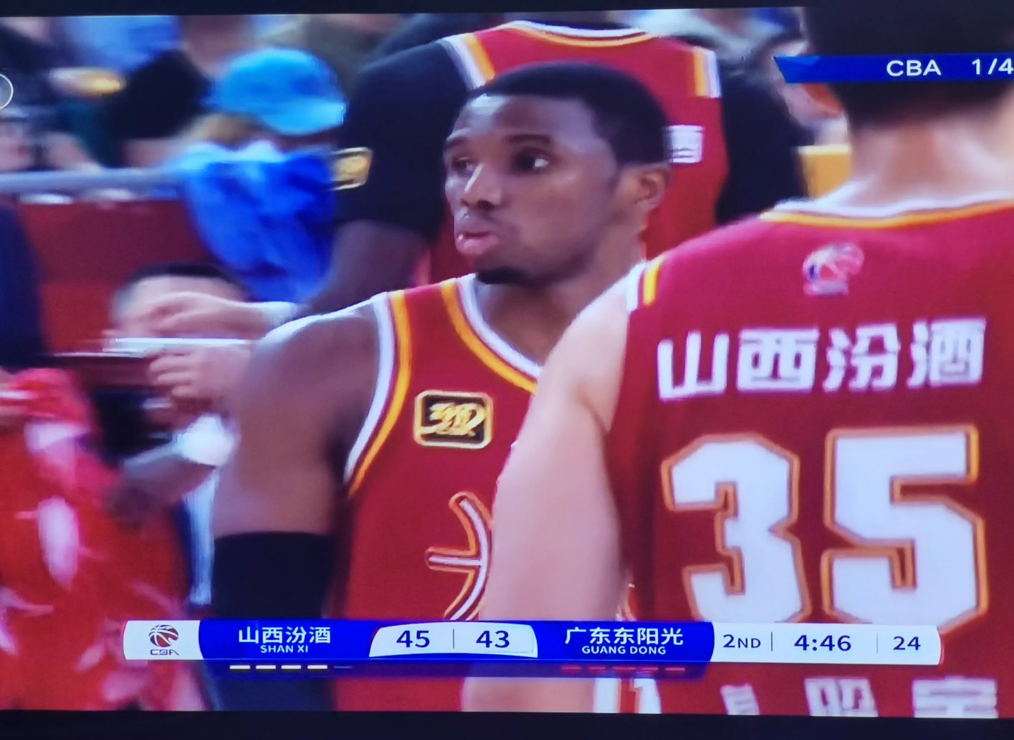 广东队成为本场最大亮点，CBA季后赛瞬间破防，救主