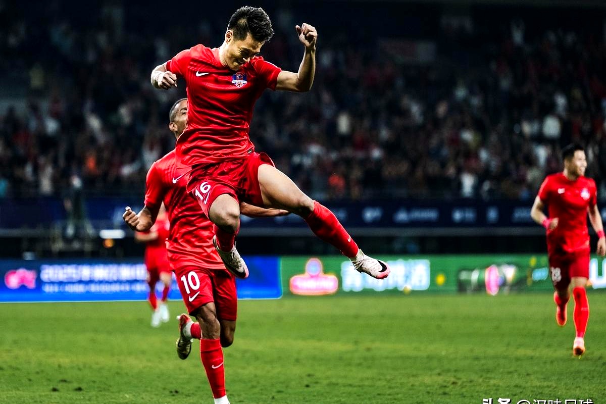 乐鱼体育登录-包含足球比赛场上风起云涌，球员精彩表现惊艳观众的词条