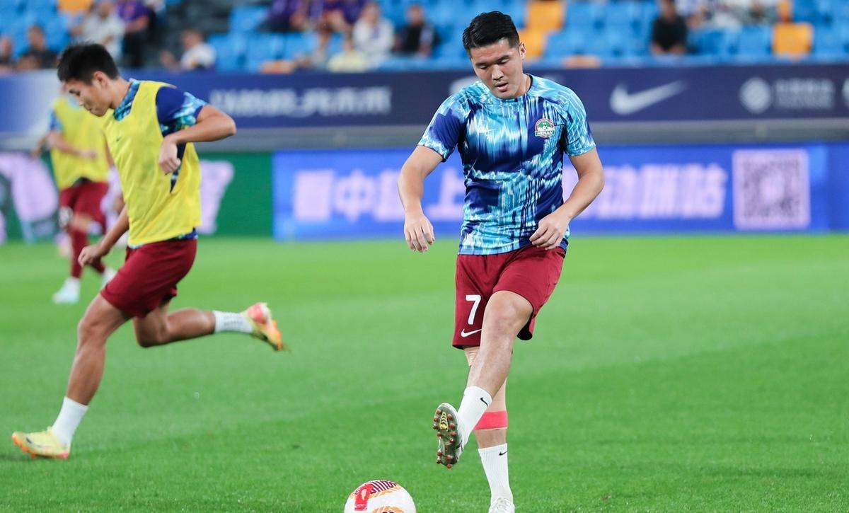 关于赛季前的备战训练，球队士气高涨的信息