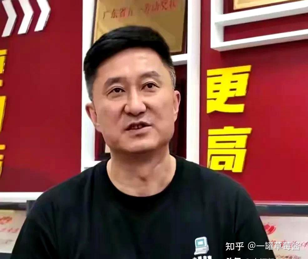 乐鱼体育登录-篮球大师级教练离任，球队寻找新领导