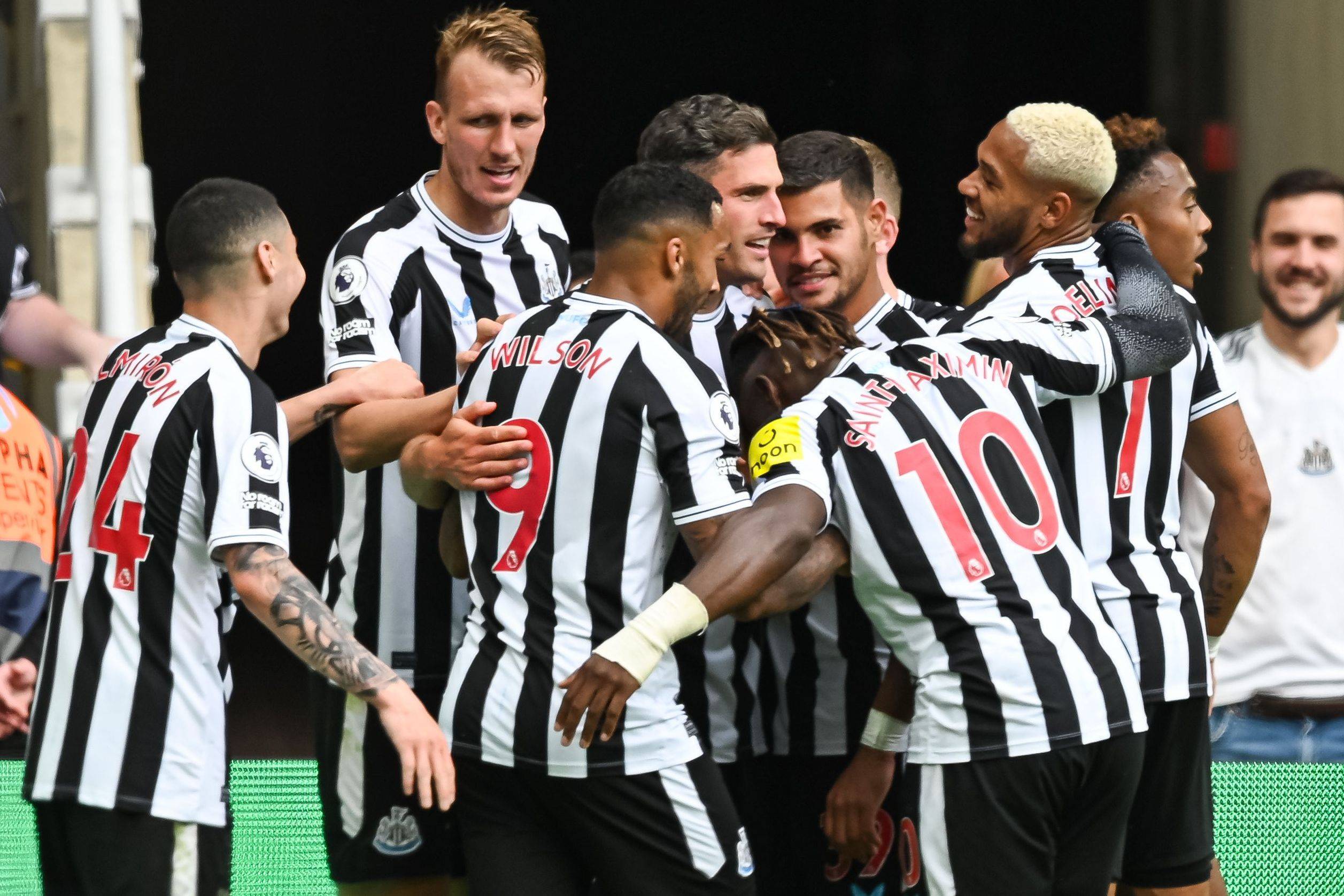 纽卡斯尔客场战胜埃弗顿，取得胜利