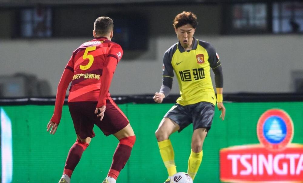 乐鱼体育网站入口-关于上港后防线稳固，极速反击瞄准对手大门的信息