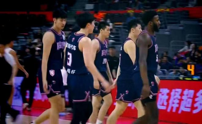 乐鱼体育在线-包含山东鲁能主场大破对手，豪取六连胜的词条