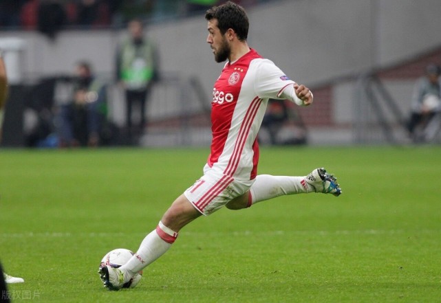 阿贾克斯青年队斩获欧冠冠军，崭露头角
