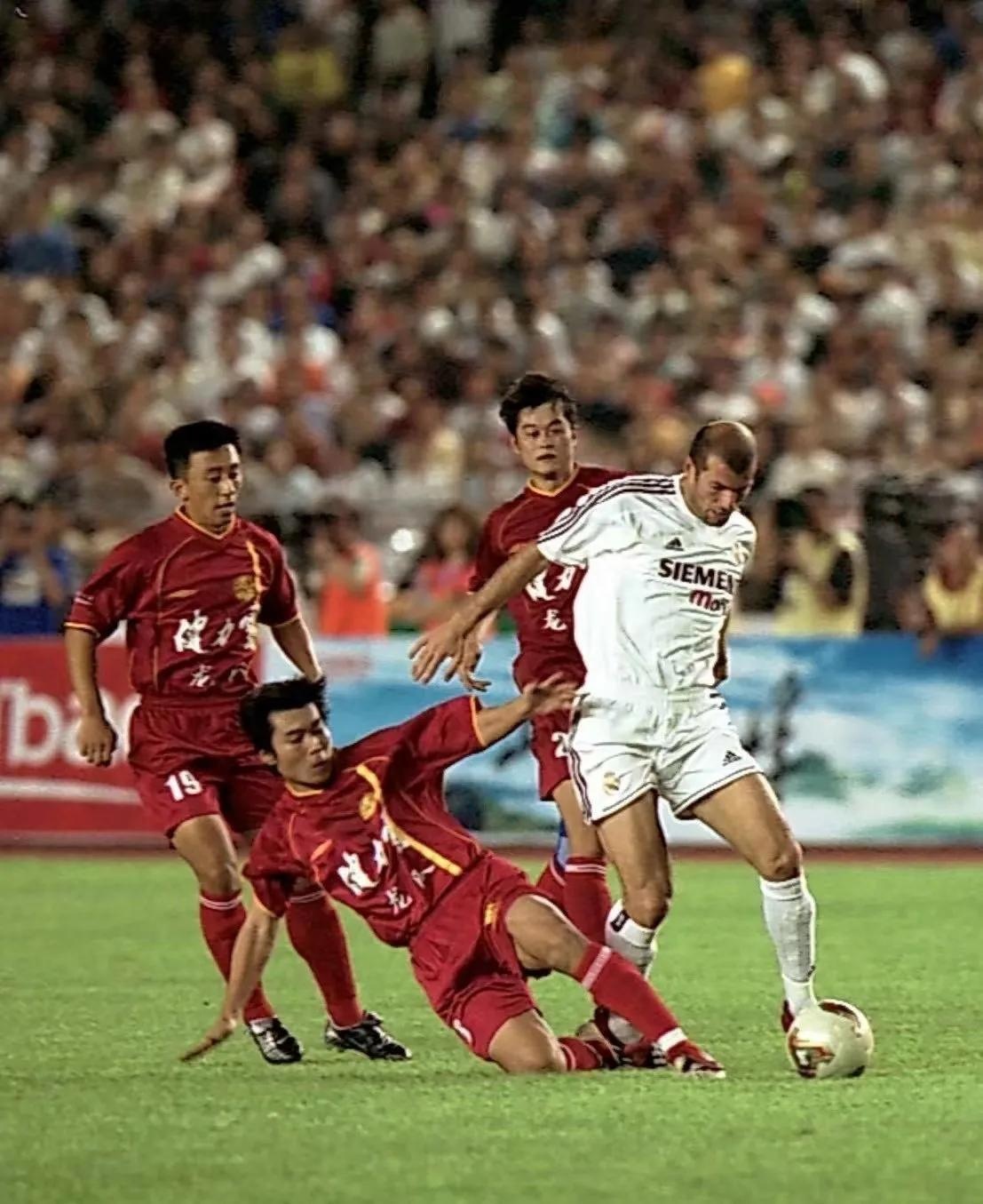 顶级球队面对强劲对手取得胜利的简单介绍