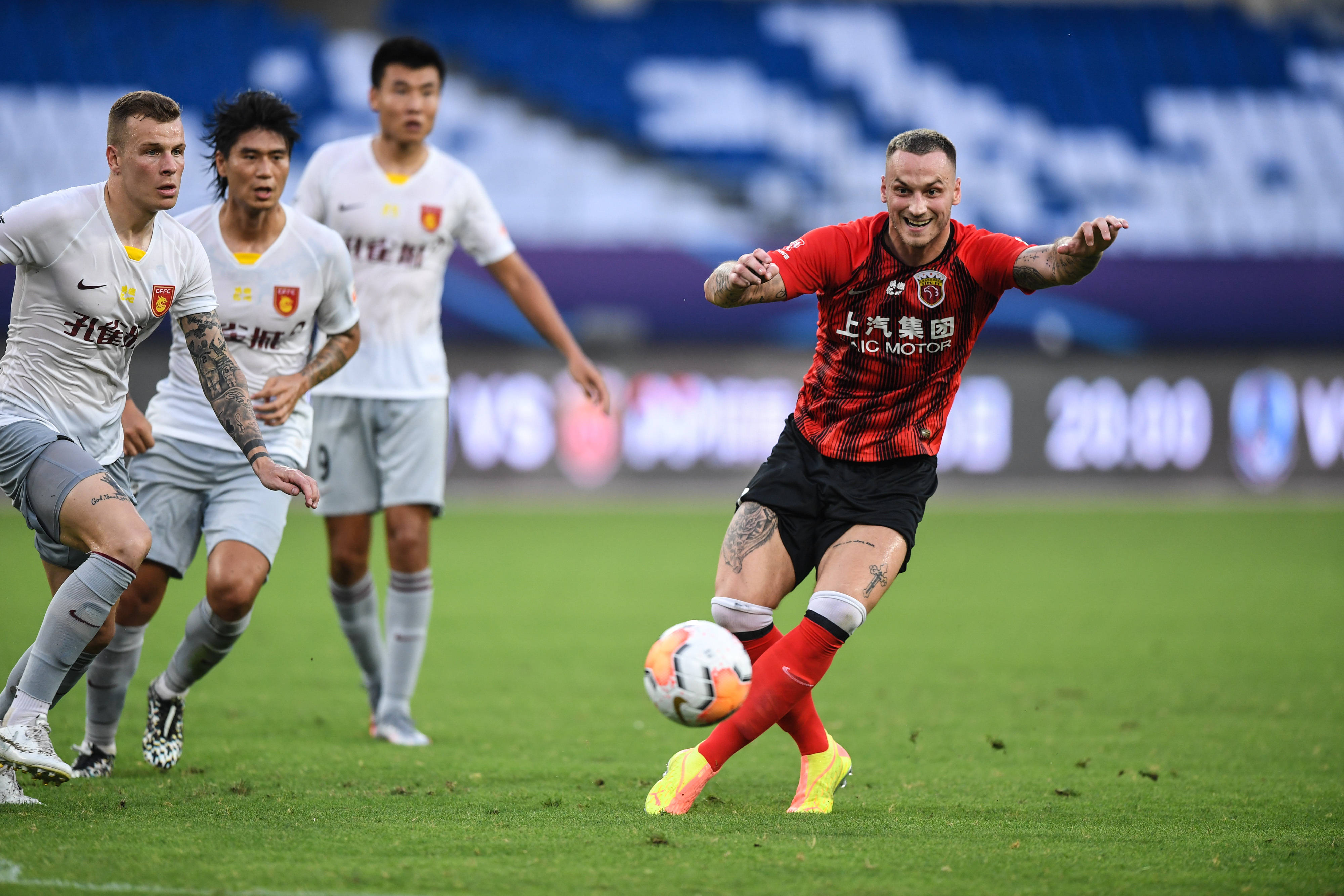 乐鱼体育在线-包含河北华夏幸福主场战平上海上港，积分榜暂居中游的词条