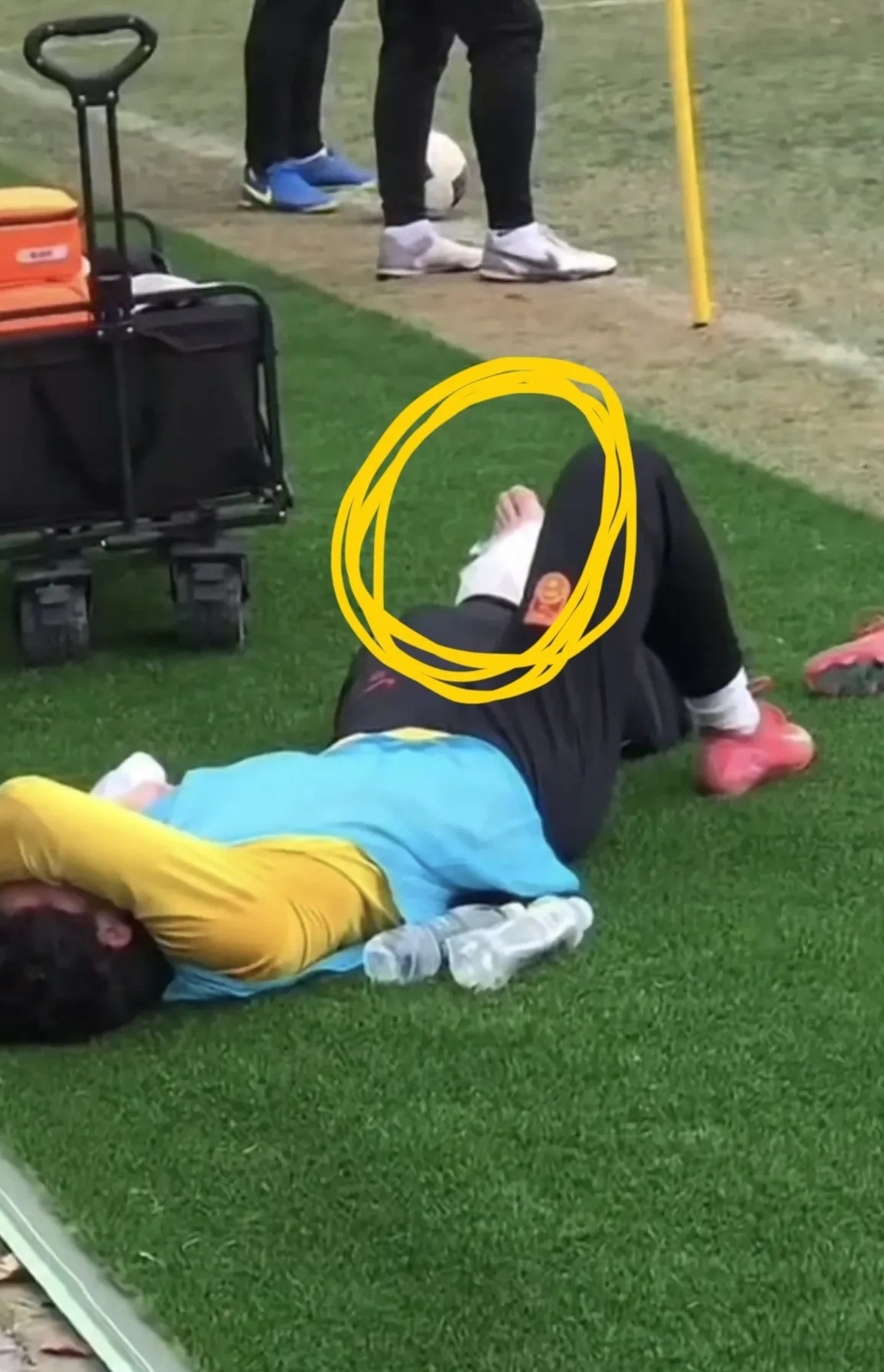 乐鱼体育直播-青年球员因伤将缺席关键比赛