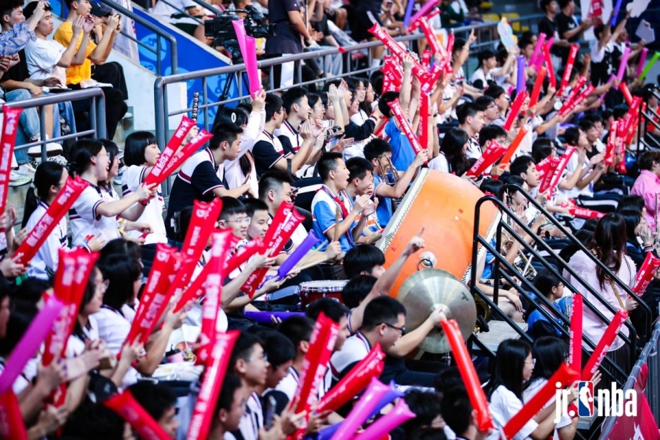 外援助威球队，现场掀起热情高潮的简单介绍