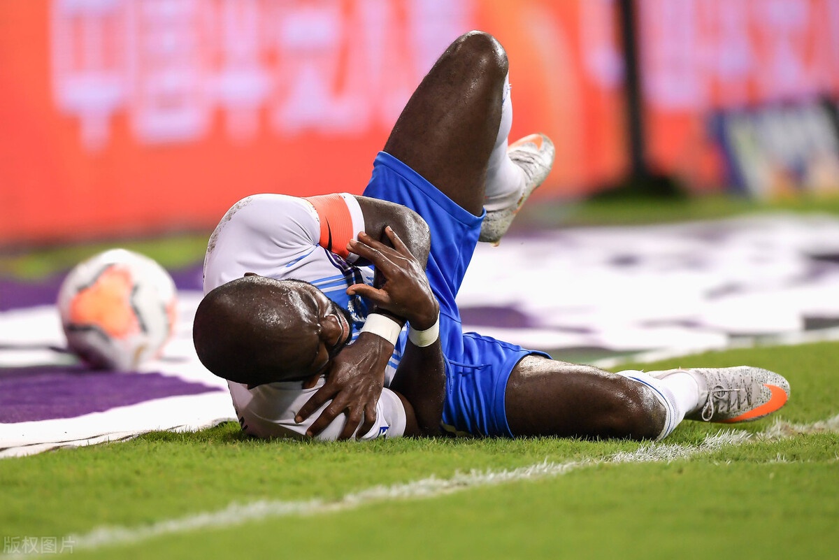 乐鱼体育官方-泰达客场被申花绝杀，全取三分