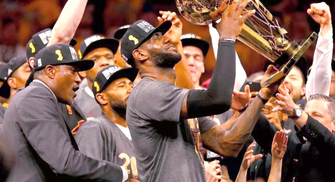 第七场大战！勇士123比117逆转险胜骑士，总决赛夺冠