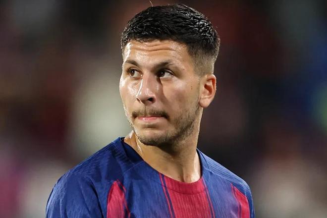 包含重磅！西甲大佬巴塞罗那引进新援巨星加盟引起球迷热议的词条