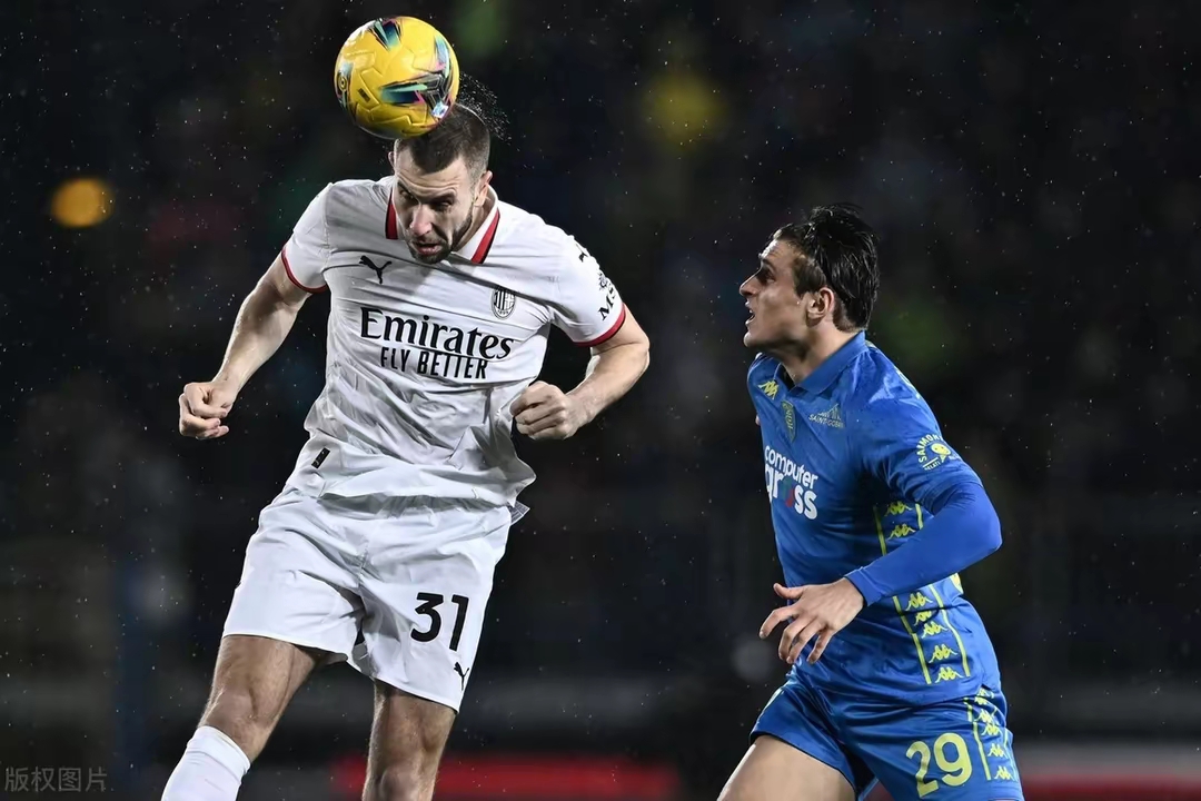 乐鱼体育网页版入口-莱万特斯基绝杀，AC米兰险胜锡耶纳的简单介绍