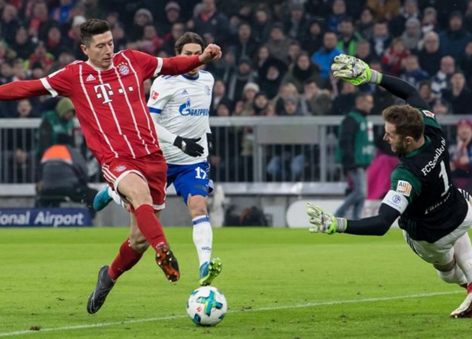 乐鱼体育新闻-克雷费尔徒手抗击，险胜对手成功守住阵地