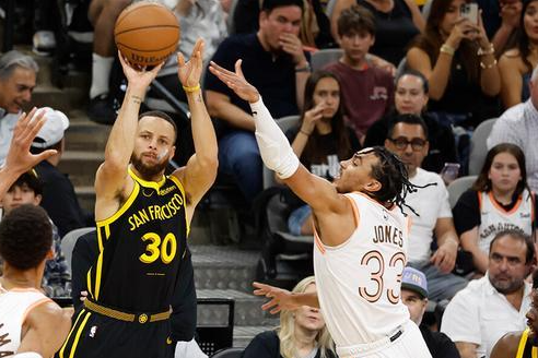 乐鱼体育活动-关于勇士球队配合默契，取得大胜晋级下一轮的信息