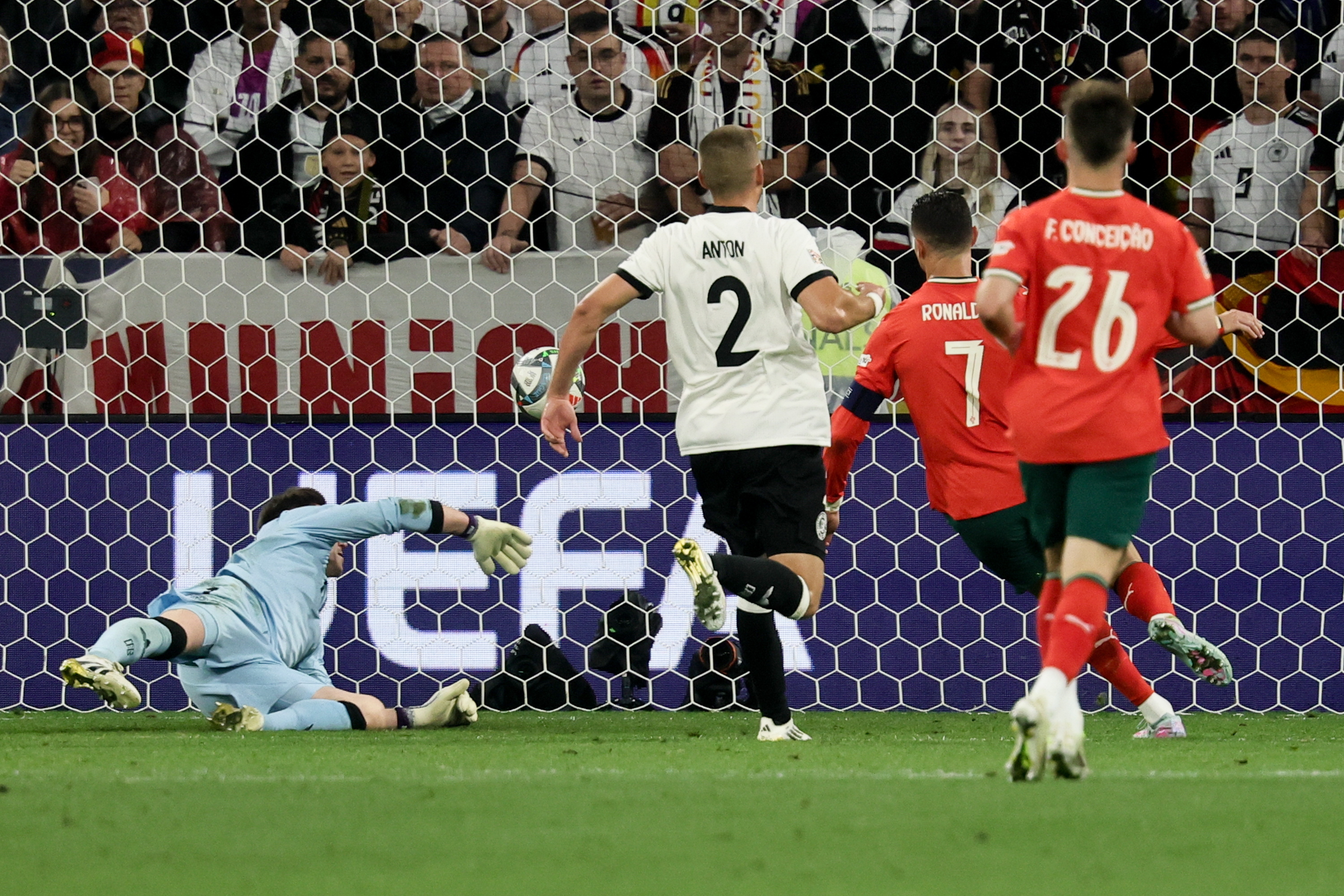 奥地利队在欧国联比赛中惊险晋级