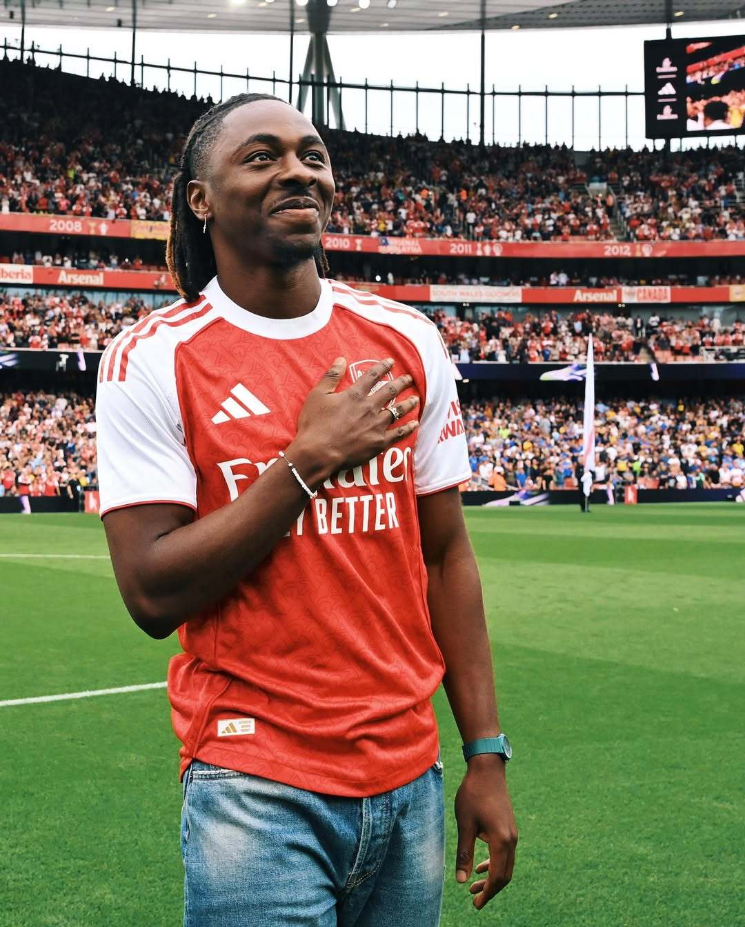 包含阿森纳中场技术出色，战术组织令人赞叹的词条