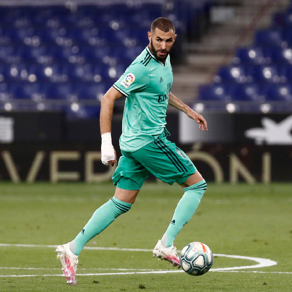 埃瓦尔在主场取得关键胜利，保级前景乐观的简单介绍